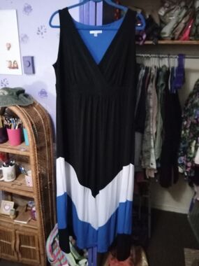 Studio One Sleeveless V-Neck Maxi Dress In Black, White & Blue